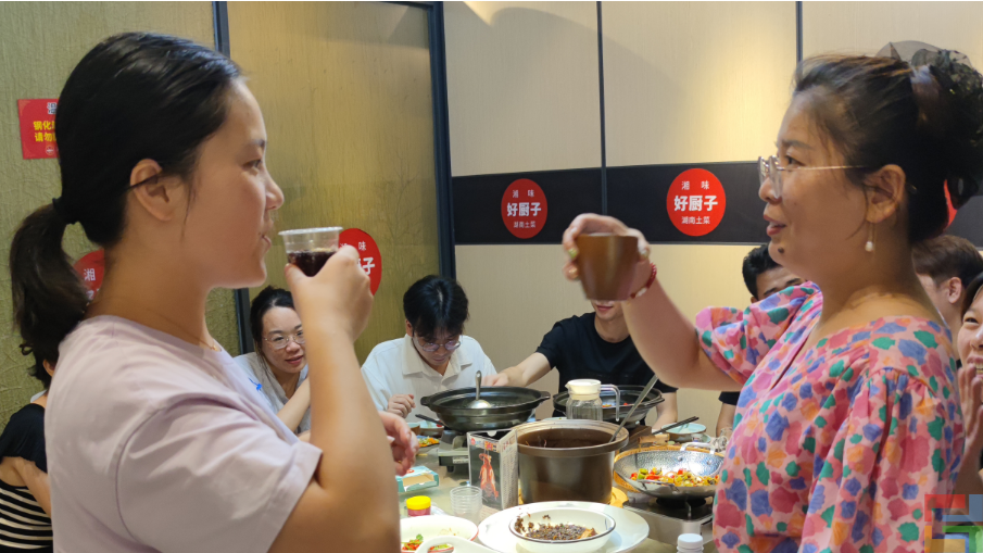 惠州E企盈团建聚餐(图3) 惠州E企盈团建聚餐(图3)