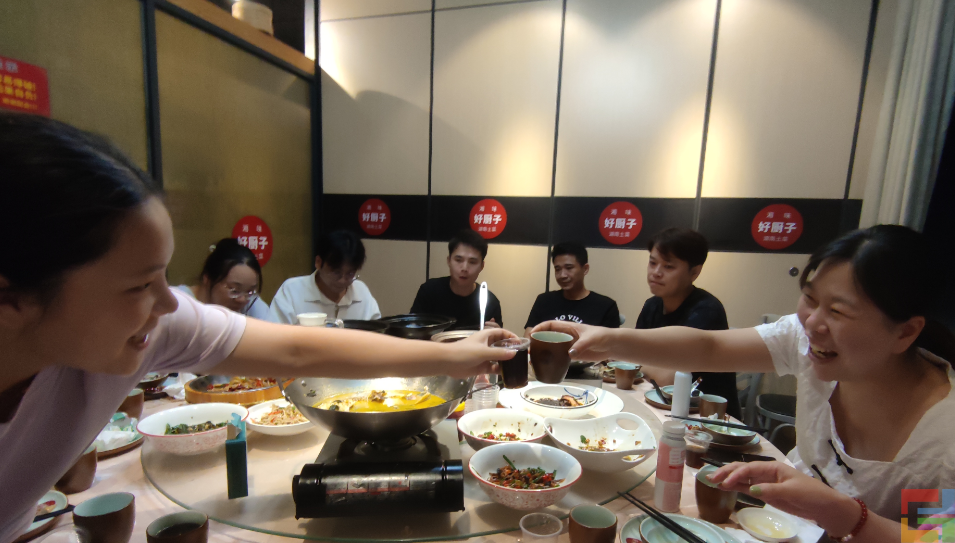 惠州E企盈团建聚餐(图4) 惠州E企盈团建聚餐(图4)