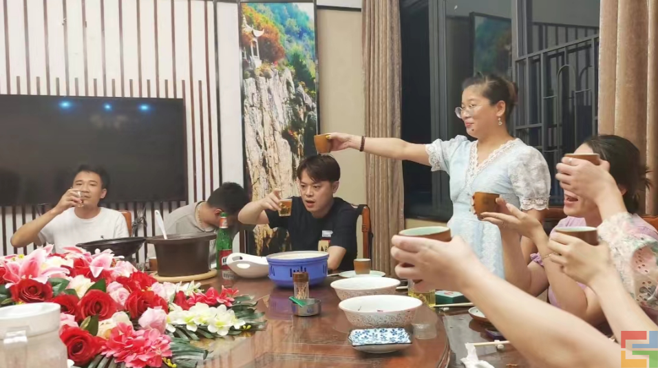 惠州E企盈中秋团建聚餐(图5) 惠州E企盈中秋团建聚餐(图5)